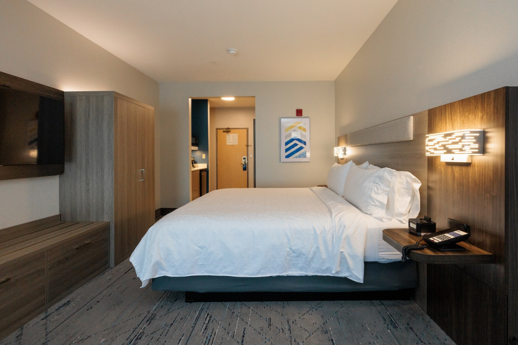 King Hearing Accessible Nonsmoking