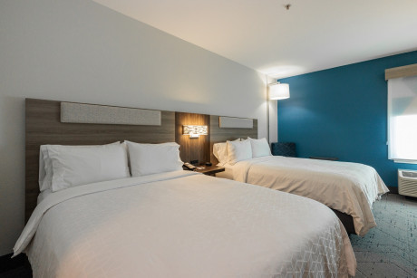 2 Bed Hearing Mobility Accessible Tub No-Smoking