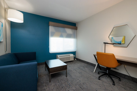 1 King Bed Suite Whirlpool Non-Smoking