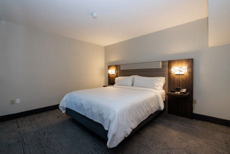 Suite Deluxe Hearing Accessible Tub No-Smoking